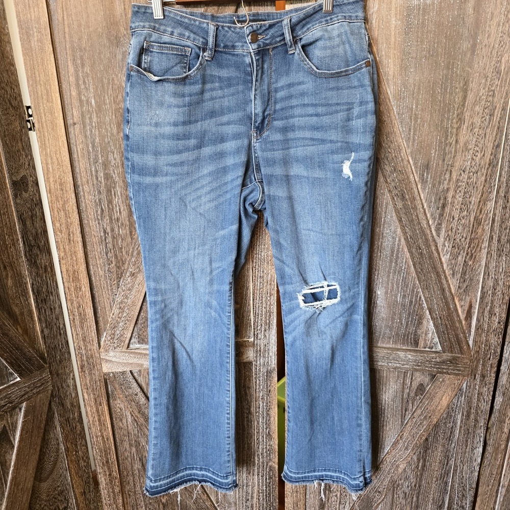 Judy Blue Jeans Womens Size 14W Medium Wash Denim Distressed Straight Leg Frayed